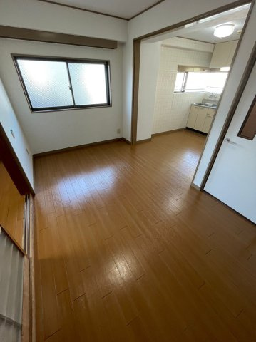 【居間・リビング】 | 尾関ハイツ | ※同建物別室参考写真