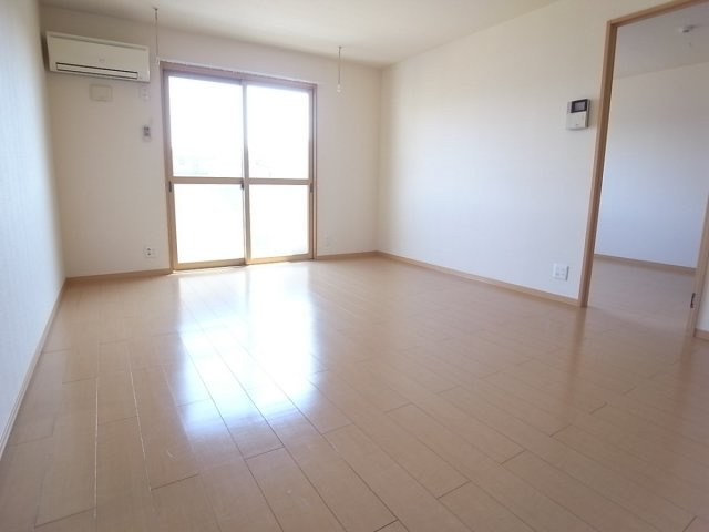 ロイヤルアベニール　Ａの展望|南東向きで明るい居室！生活しやすい環境です