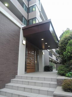 【エントランス】 | 横浜市営地下鉄ブルーライン・グリーンライン「センター南」駅徒歩13分！東急田園都市線「江田」駅徒歩25分の3路線2駅利用可能！