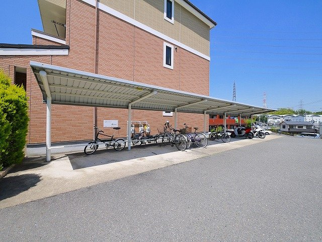 フースヴィラⅠのその他共用部分|屋根付き駐輪場です