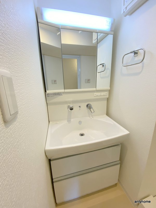 クルーヴェルチュ扇町公園　仲介手数料無料の洗面所