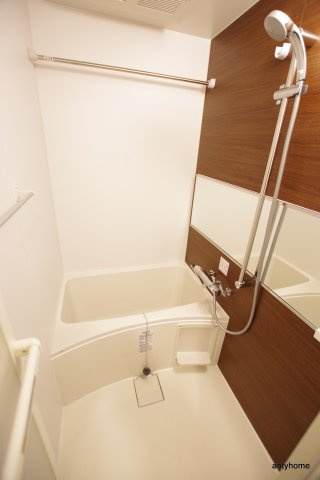 レオンコンフォート阿波座西　仲介手数料無料の浴室