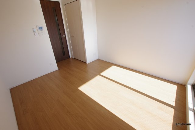 レオンコンフォート阿波座西　仲介手数料無料の居間・リビング