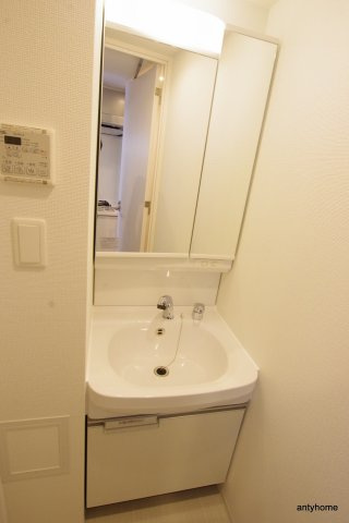 レオンコンフォート阿波座西　仲介手数料無料の洗面所