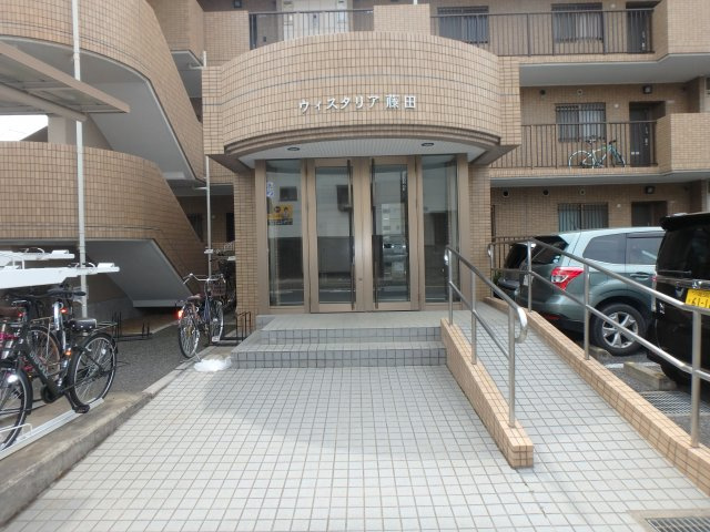 ウィスタリア藤田のエントランス