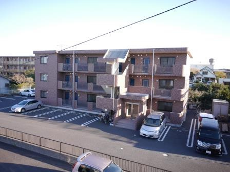 マンションTNKの駐車場