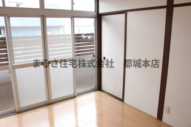 上川東ハイツの洋室|ゆったりした洋室です