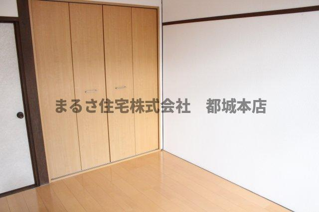 上川東ハイツの洋室|ゆったりした洋室です