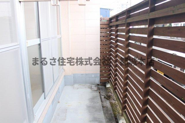 上川東ハイツのバルコニー|お洗濯にも便利なバルコニー付き