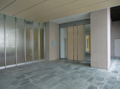 【エントランス】 | 堂島川シティハウス | ■エントランスに防犯カメラなどセキュリティ面にも配慮
