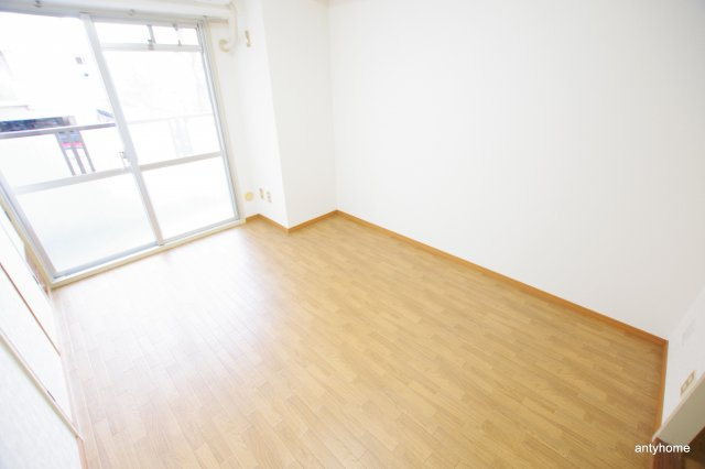 新大阪グランドハイツ北　仲介手数料無料の居間・リビング