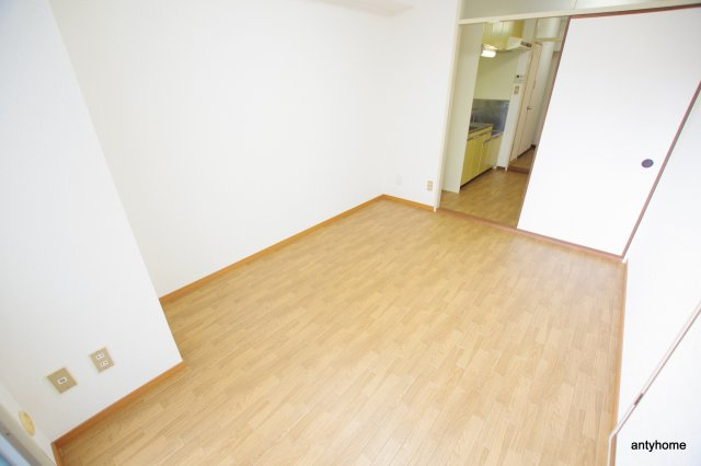 新大阪グランドハイツ北　仲介手数料無料の居間・リビング