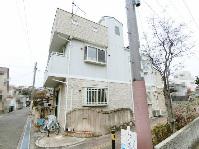 朝霧町中古戸建の前面道路含む現地写真