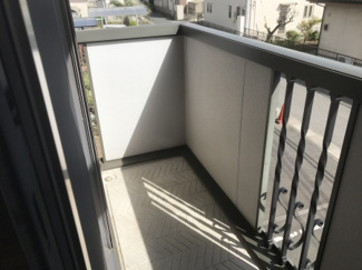 【バルコニー】 | セジュールKIYO　A | 暖かな日差しのふりそそぐバルコニー