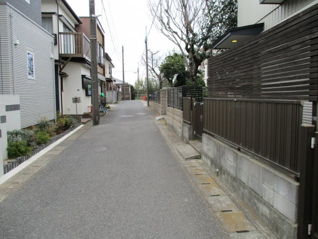 千葉市花見川区長作台１丁目　中古戸建　設計事務所監修の使いやすい間取りの前面道路含む現地写真|前面道路含む現地写真です　南側約４．０ｍ公道