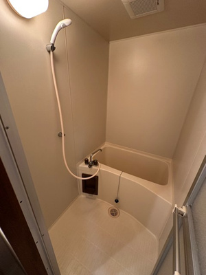 【浴室】 | 百合ヶ丘ビューハイツ | 清潔感のある浴室です♪ゆったりお風呂に浸かって一日の疲れもすっきりリフレッシュできますね☆