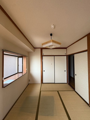 【和室】 | 百合ヶ丘ビューハイツ | 和室6帖☆天袋付き押入れがあります♪寝具をすっきり収納できるので和室は寝室にもオススメ☆