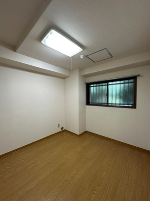 【洋室】 | 百合ヶ丘ビューハイツ | 洋室5.5帖☆玄関側にあるお部屋です！子供部屋や書斎・寝室など多用途に使えそうなお部屋です♪