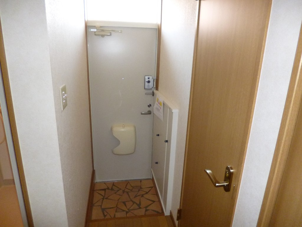 ベルメゾン伍番館の玄関