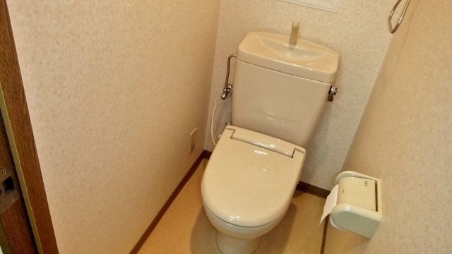 カタンクローバーⅢのトイレ|ウォームレットつき