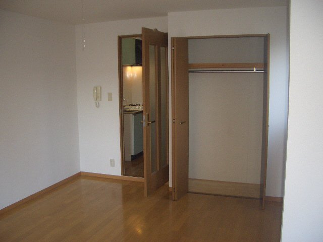 カタンクローバーⅢの寝室|広いお部屋です