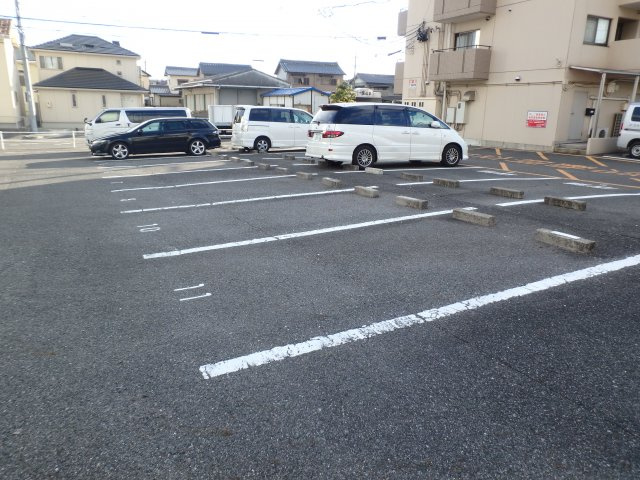メゾンいなりの駐車場