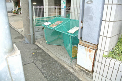【その他共用部分】 | ルミエール日吉 | 敷地内ごみ置き場でごみ出しもらくらく～♪忙しい社会人さんや主婦さんにもうってつけ！