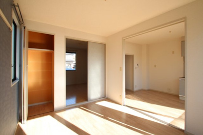 【居間・リビング】 | ラフォーレ・秋桜 | ゆったり過ごせるリビングです