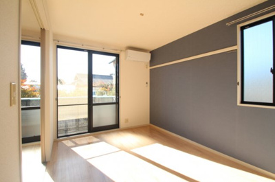 【居間・リビング】 | ラフォーレ・秋桜 | こちらの居間で趣味の時間をお楽しみください