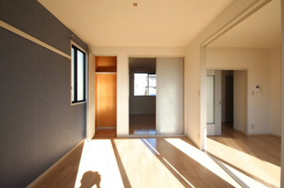 【居間・リビング】 | ラフォーレ・秋桜 | ゆったり過ごせるリビングです