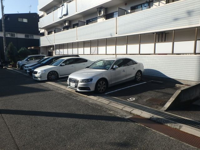 スカイハイツの駐車場