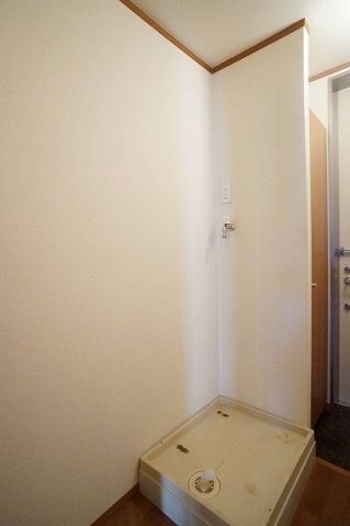 【設備】 | アリコヴェール | 室内洗濯機置場です。止水栓付きの専用蛇口です。