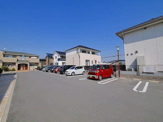 ブローテ　エスパシオⅠの駐車場|駐車場があるので、車を買う予定の方も安心です