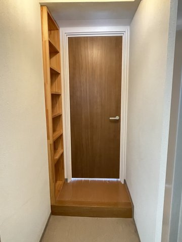 神田ビルの玄関