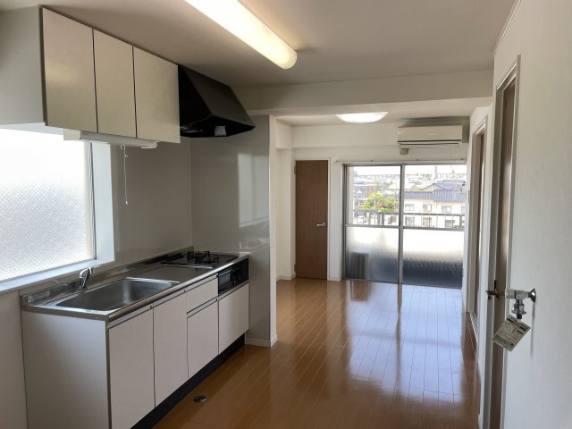 神田ビルの居間・リビング