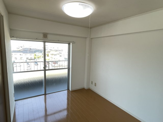 神田ビルの洋室