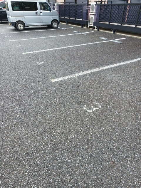 サンハイツ早野新田の駐車場