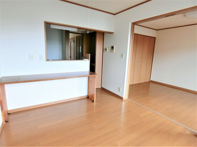 サンハイツ早野新田の居間・リビング