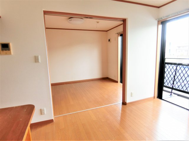 サンハイツ早野新田の居間・リビング