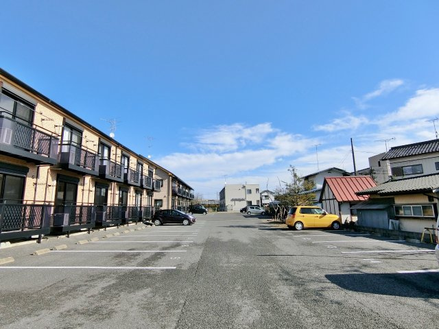 サンハイツ早野新田の駐車場