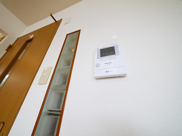 シャンポール千原のセキュリティ|モニター付きインターホンです