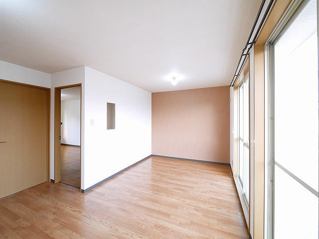 シャンポール千原の居間・リビング|こちらのリビングで趣味の時間をお楽しみください