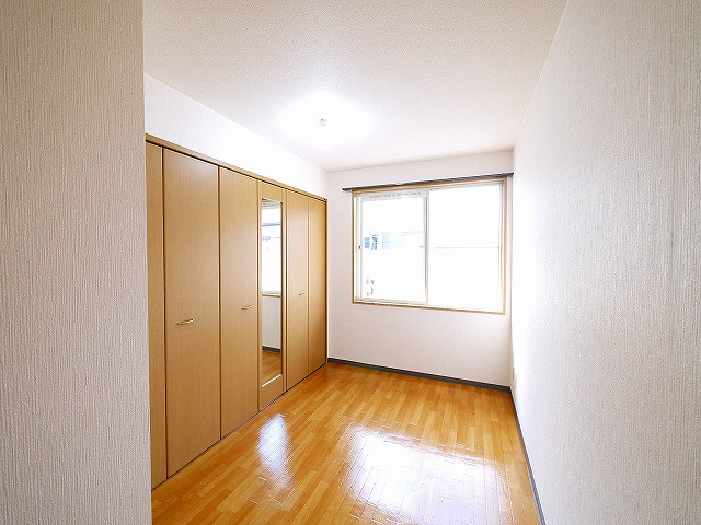 シャンポール千原の洋室|明るい洋室です