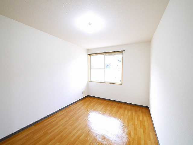 シャンポール千原の洋室|明るい洋室です