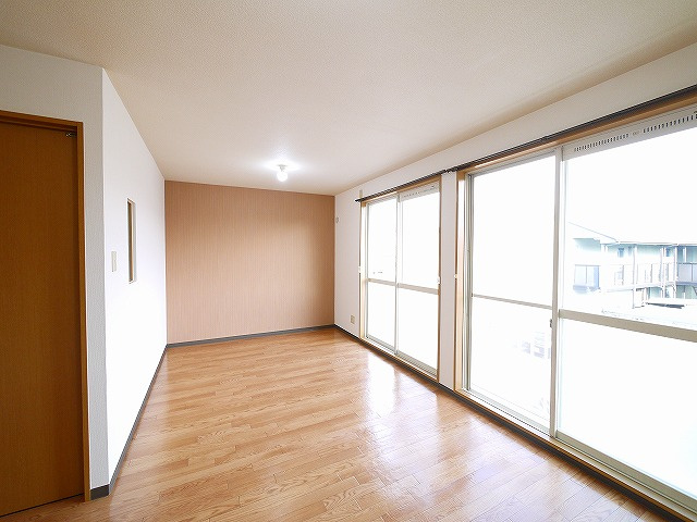 シャンポール千原の居間・リビング|こちらのリビングで趣味の時間をお楽しみください