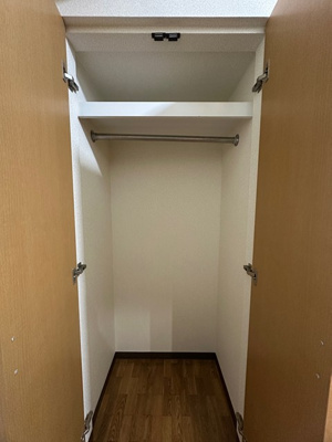 【収納】 | ノースコート北山田 | 洋室7.4帖のお部屋にあるクローゼットです♪お洋服もしわにならず、キレイに収納できます☆