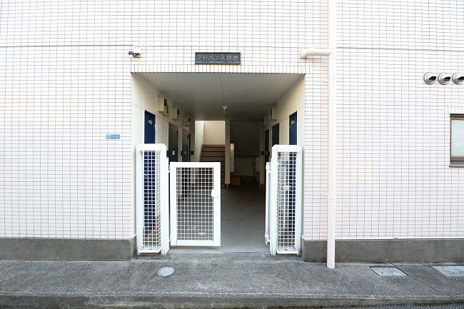 アドバンス拝島のエントランス