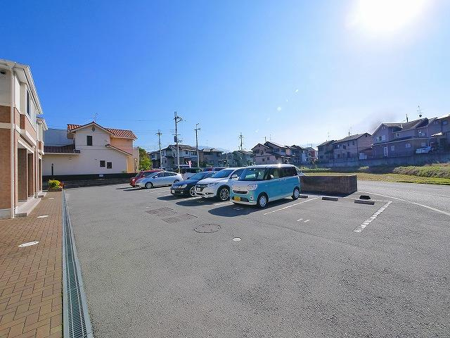 エクセレンスⅠの駐車場|駐車場があるので、車を買う予定の方も安心です