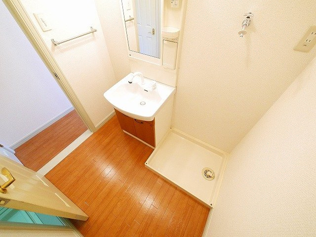 エクセレンスⅠの洗面所|使いやすい独立洗面台です