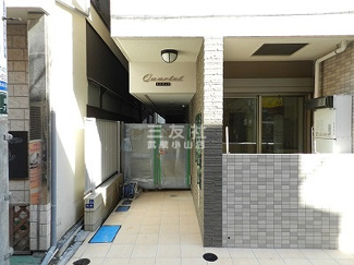 【エントランス】 | 落ち着いたエントランスです